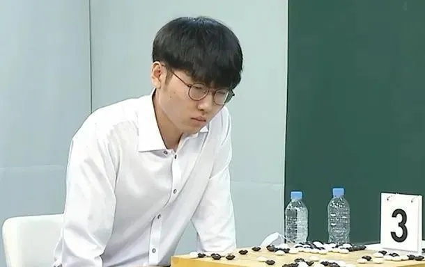 今日围棋圈热议焦点，申真谞动态揭秘，围棋界热议不断