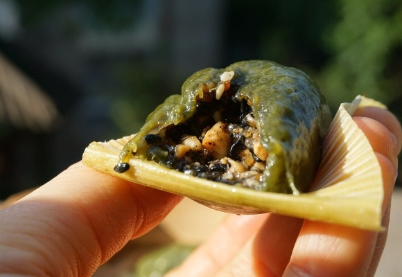 「独家秘制艾青团，传统与创新交融的美食之旅，带你领略百度自制独特魅力」