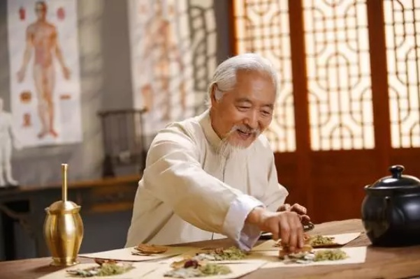 长寿秘诀揭秘，传统中药前十强，解读草药神奇力量助你延年益寿！