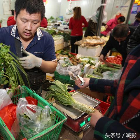 卖菜背后的励志力量，诚信经营，闪耀人性光辉