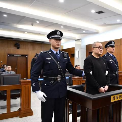 黑龙江警方征集女犯罪嫌疑人行动，正义与社会警示的双重奏