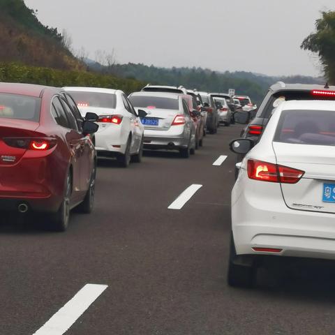 城市拥堵现状解析，实时堵车排名前十榜单出炉！