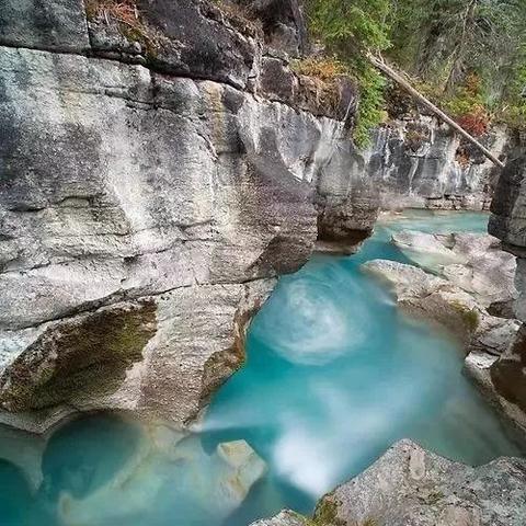 冬季Banff旅游攻略，冰雪奇景的绝佳探索指南