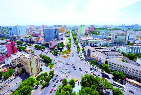 伊宁城市发展与民生改善新篇章，最新头条新闻速递