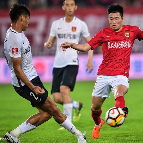 揭秘拉维奇全球足球排名，揭示其超凡地位！