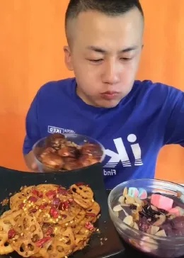 东北小哥最新视频，展现真实魅力的瞬间