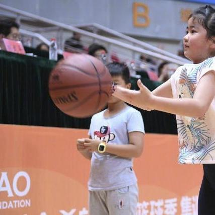 全球篮球巨星身高排行榜TOP10，谁是最高的篮球王者？
