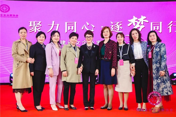 时代女性风采头条新闻，聚焦力量与智慧闪耀