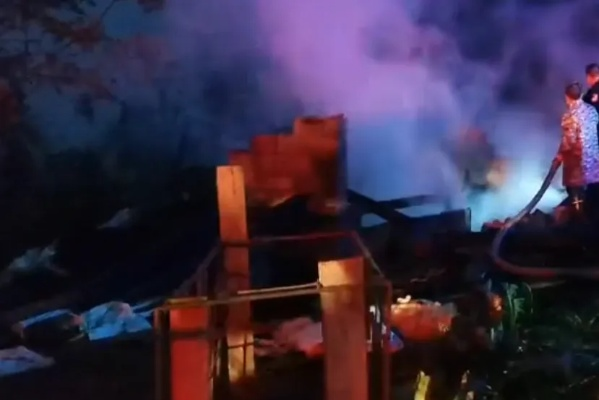 赤壁火灾事件深度揭秘，新闻头条全面报道
